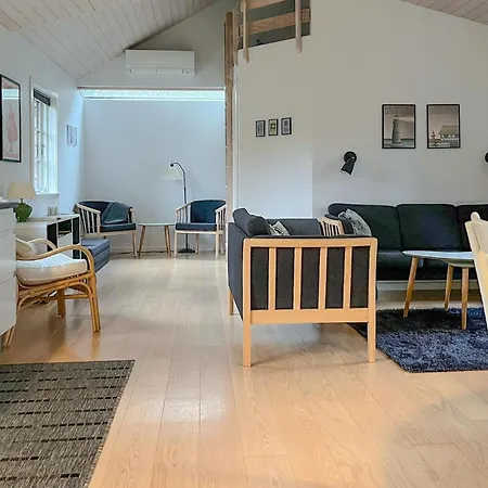 In With Outdoor Swimming Pool Сasa de vacaciones *