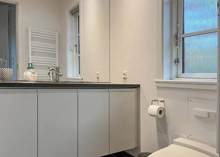 In With Outdoor Swimming Pool Сasa de vacaciones